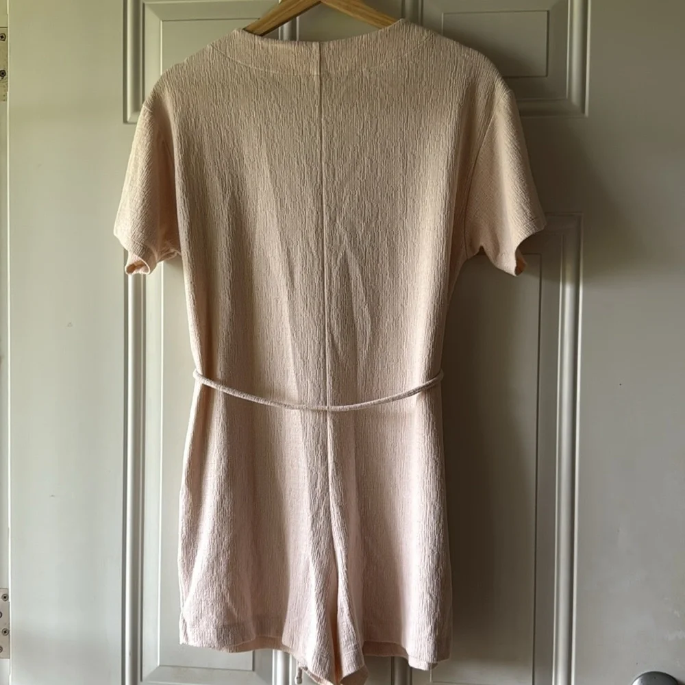 🔥🔥5/$25! Old Navy Textured Romper - Picture 3 of 7